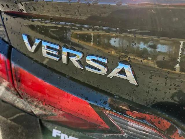 2025 Nissan Versa 1.6 SR