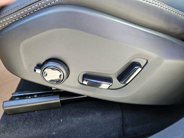 2026 Volvo XC90 B6 Ultra Dark Theme 7-Seater