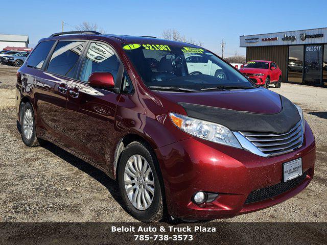2017 Toyota Sienna XLE Premium 8 Passenger