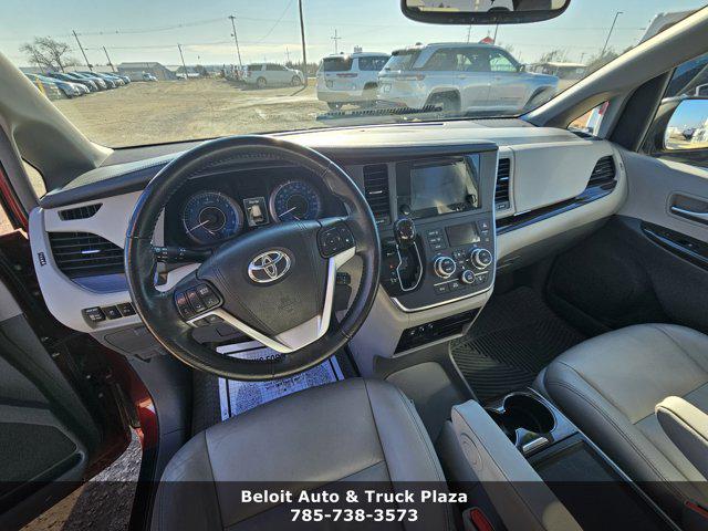 2017 Toyota Sienna XLE Premium 8 Passenger