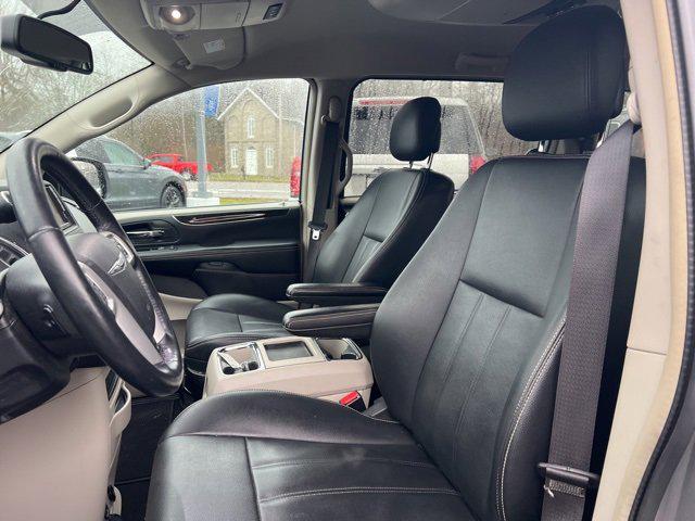 2016 Chrysler Town and Country Touring