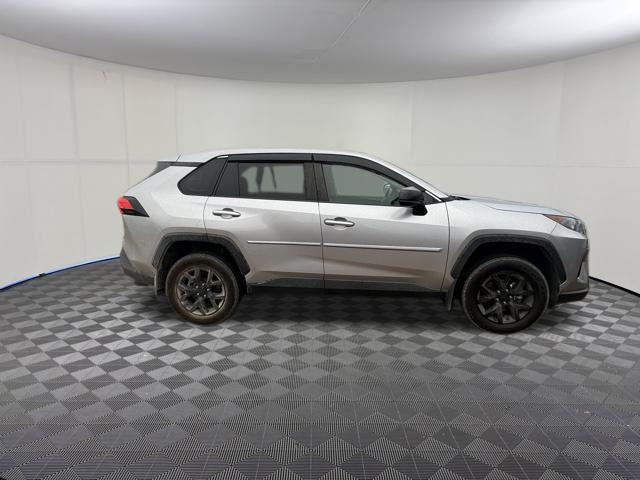 2022 Toyota RAV4 LE 2022 Toyota RAV4 LE