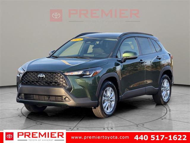 2023 Toyota Corolla Cross LE's photo