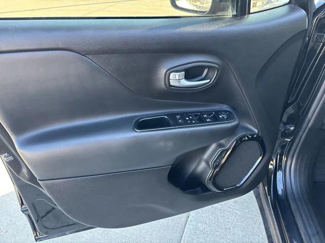 2017 Jeep Renegade Altitude FWD