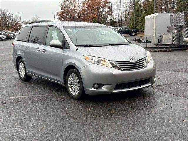 2014 Toyota Sienna XLE V6 8 Passenger