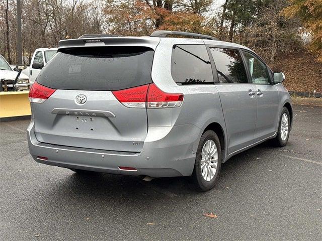 2014 Toyota Sienna XLE V6 8 Passenger