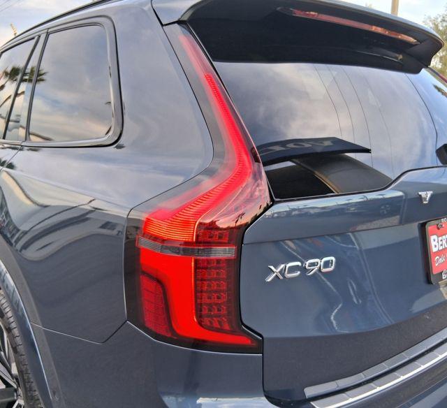 2026 Volvo XC90 Ultra Dark Theme, B6 AWD Gas (mild hybrid), Gasoline, 7 Seats