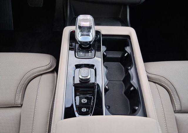 2026 Volvo XC90 Ultra Dark Theme, B6 AWD Gas (mild hybrid), Gasoline, 7 Seats