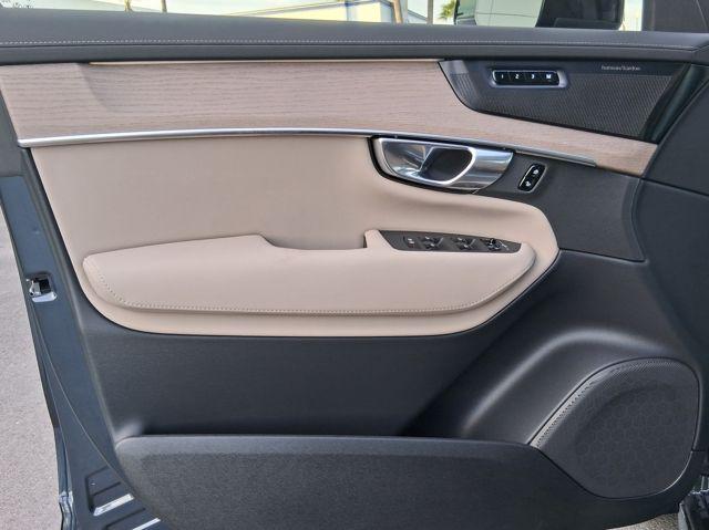 2026 Volvo XC90 Ultra Dark Theme, B6 AWD Gas (mild hybrid), Gasoline, 7 Seats