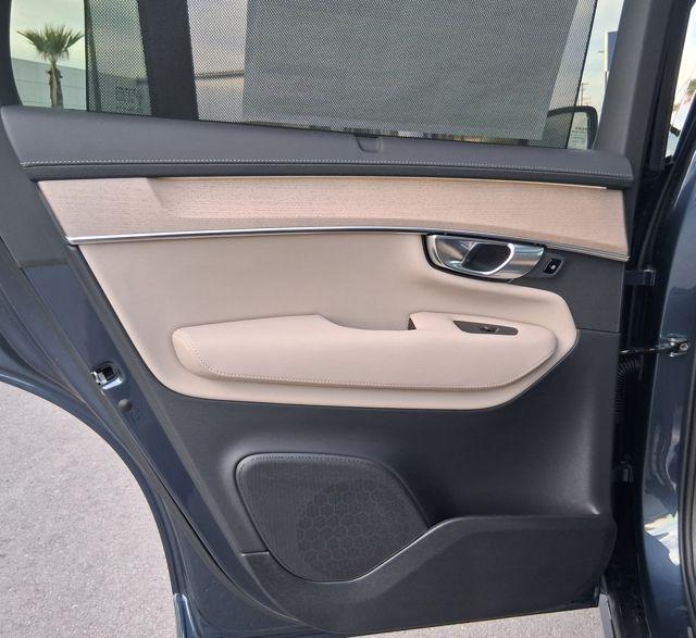 2026 Volvo XC90 Ultra Dark Theme, B6 AWD Gas (mild hybrid), Gasoline, 7 Seats