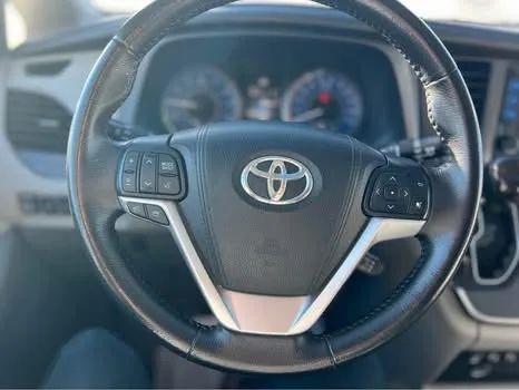2017 Toyota Sienna XLE 7 Passenger