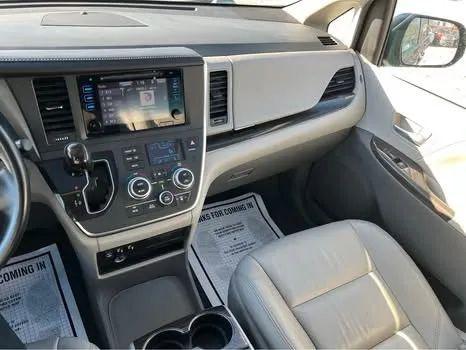 2017 Toyota Sienna XLE 7 Passenger