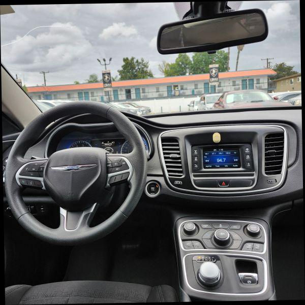 2015 Chrysler 200 LX