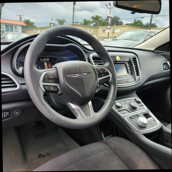 2015 Chrysler 200 LX