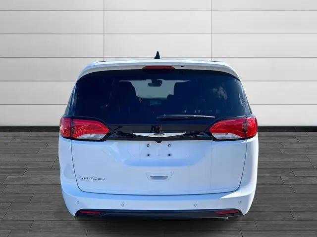 2026 Chrysler Voyager LX
