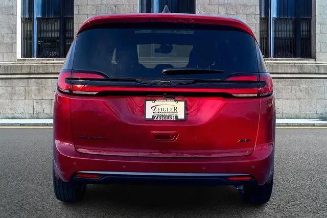 2026 Chrysler Pacifica Select AWD