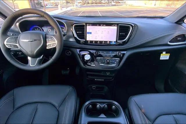 2026 Chrysler Pacifica Select AWD