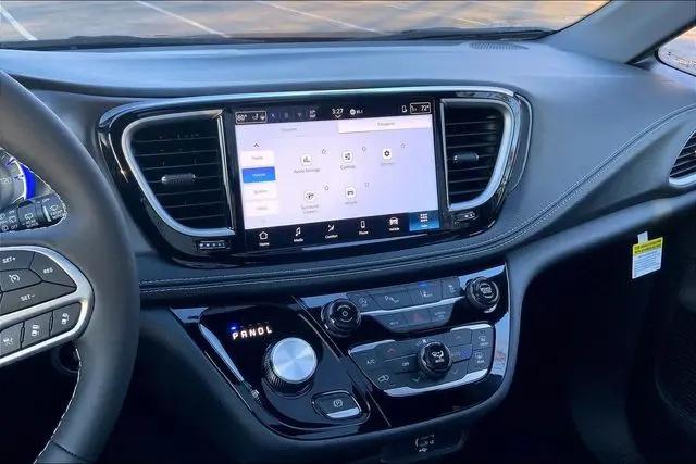 2026 Chrysler Pacifica Select AWD