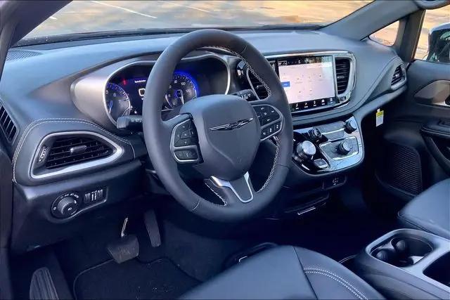 2026 Chrysler Pacifica Select AWD