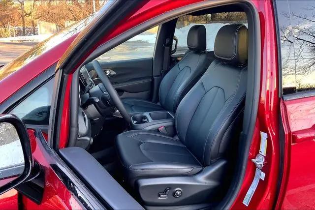 2026 Chrysler Pacifica Select AWD
