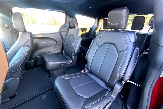 2026 Chrysler Pacifica Select AWD