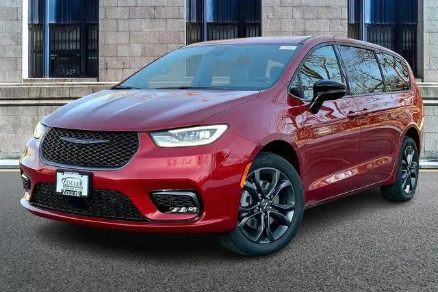 2026 Chrysler Pacifica Select AWD