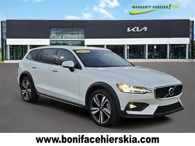 2023 Volvo V60 Cross Country B5 Plus 2023 Volvo V60 Cross Country B5 Plus
