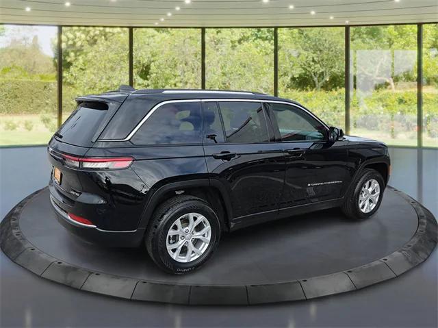 2023 Jeep Grand Cherokee Limited 4x4 2023 Jeep Grand Cherokee Limited 4x4