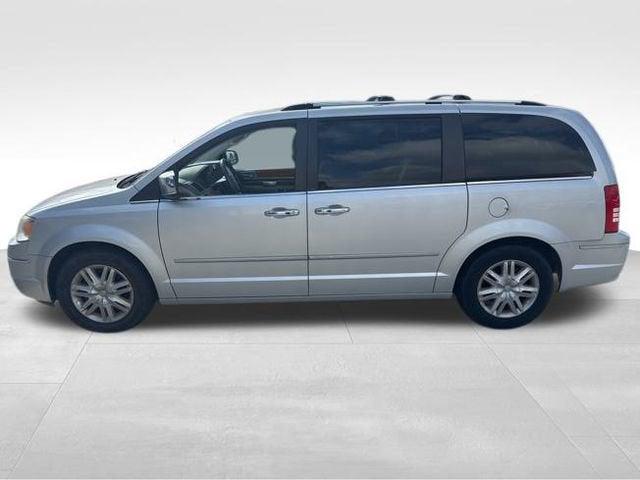 2010 Chrysler Town and Country New Limited