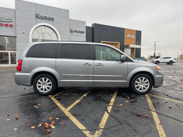 2016 Chrysler Town and Country Touring