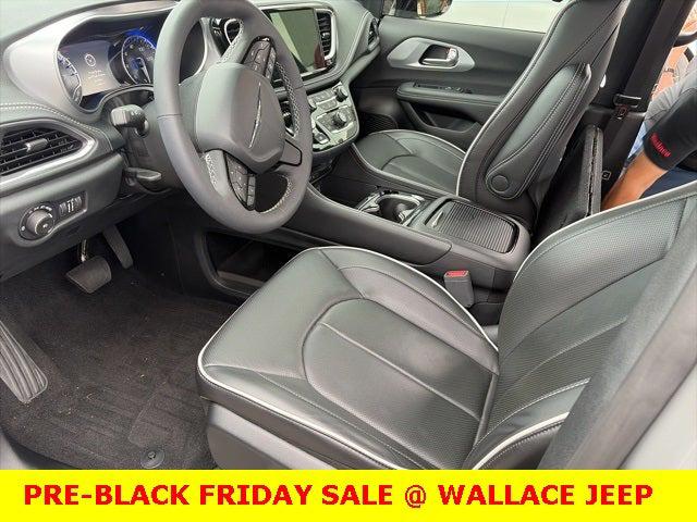 2025 Chrysler Pacifica Limited AWD