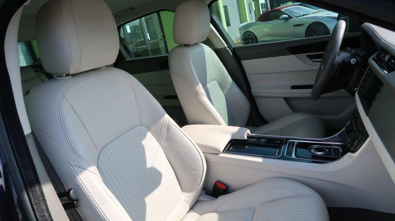 2017 Jaguar XF 35t Prestige