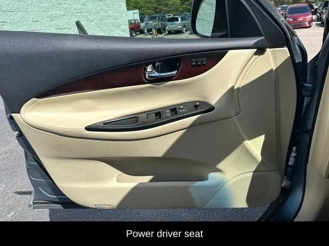 2017 INFINITI QX50 Standard