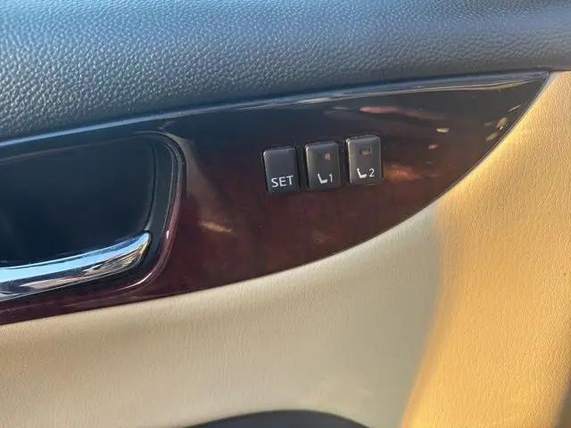 2017 INFINITI QX50 Standard