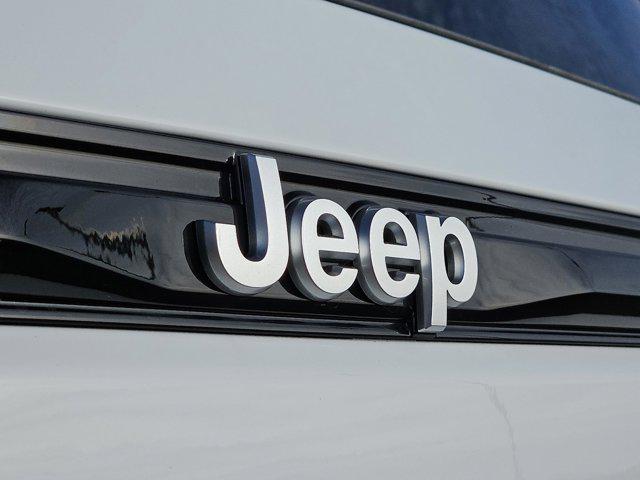 2025 Jeep Grand Cherokee Laredo 4x2