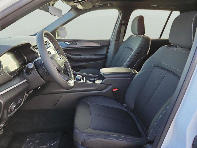 2025 Jeep Grand Cherokee Laredo 4x2