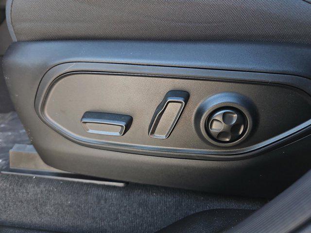 2025 Jeep Grand Cherokee Laredo 4x2
