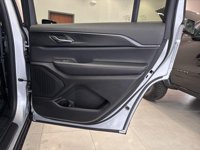 2025 Jeep Grand Cherokee L Altitude X 4x4
