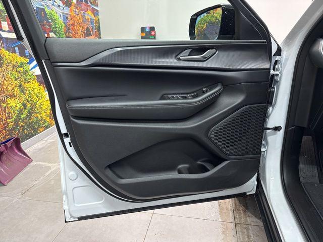 2025 Jeep Grand Cherokee L Altitude X 4x4