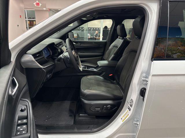 2025 Jeep Grand Cherokee L Altitude X 4x4