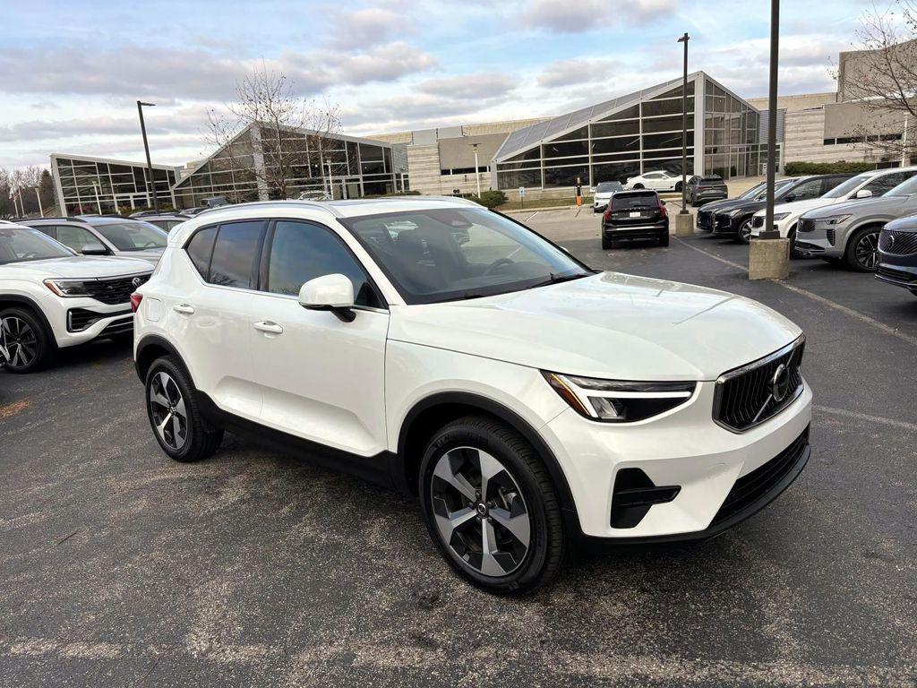/2025 Volvo XC40