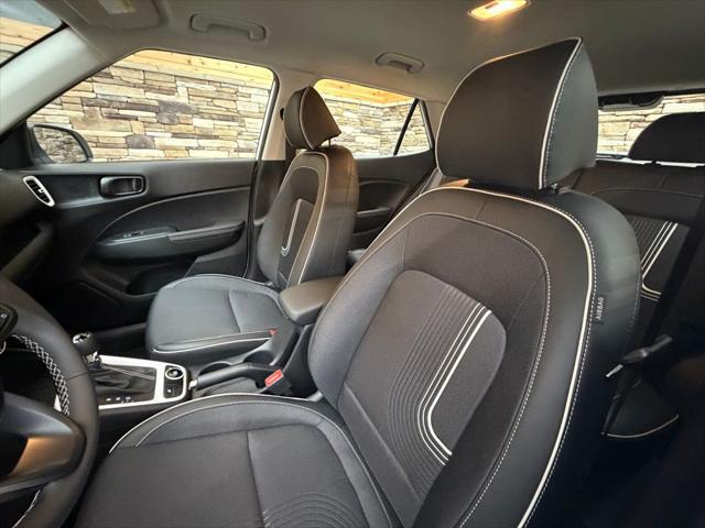 2026 Hyundai Venue SEL w/Two-Tone Roof