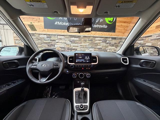2026 Hyundai Venue SEL w/Two-Tone Roof