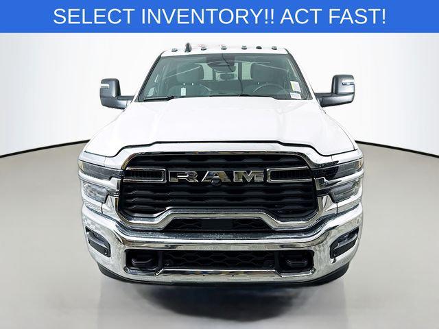 2026 RAM Ram 3500 RAM 3500 TRADESMAN CREW CAB 4X4 8 BOX