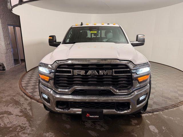 2026 RAM Ram 5500 Chassis Cab RAM 5500 TRADESMAN CHASSIS CREW CAB 4X4 84 CA