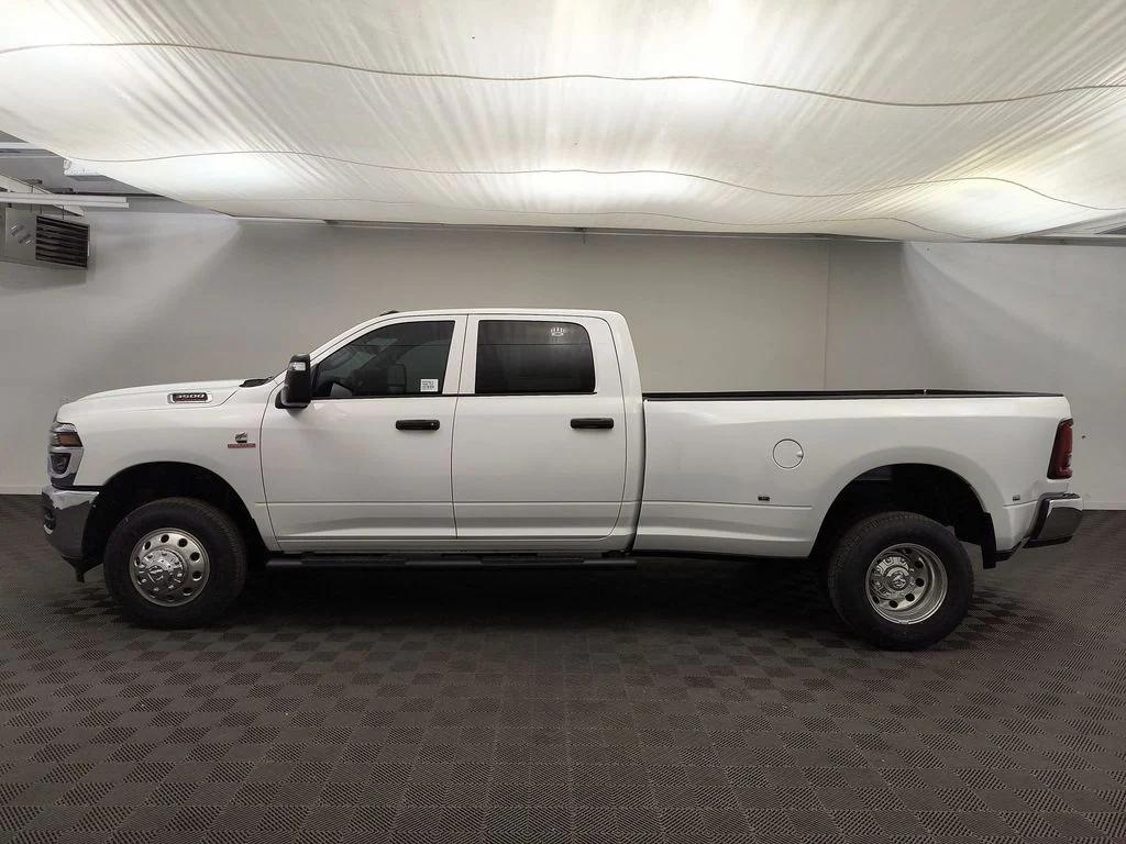2026 RAM Ram 3500 RAM 3500 TRADESMAN CREW CAB 4X4 8 BOX