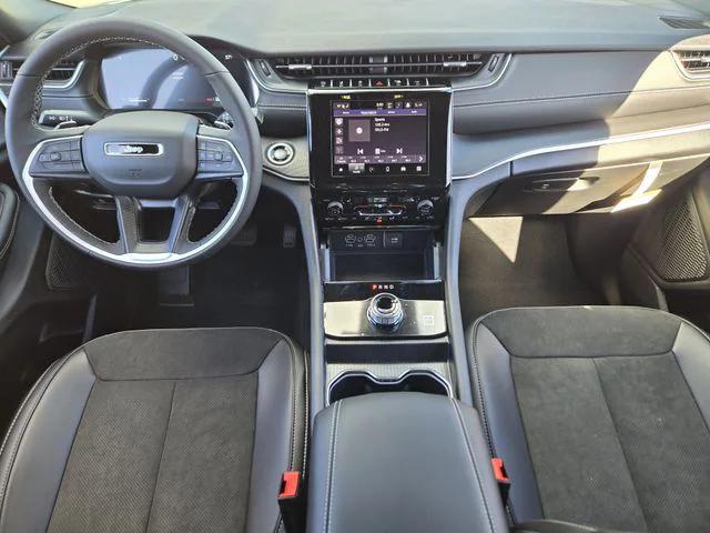 2025 Jeep Grand Cherokee Altitude X 4x4