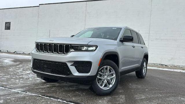 2025 Jeep Grand Cherokee GRAND CHEROKEE LAREDO X 4X4