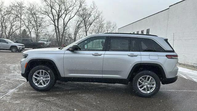 2025 Jeep Grand Cherokee GRAND CHEROKEE LAREDO X 4X4