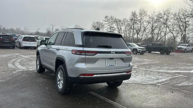 2025 Jeep Grand Cherokee GRAND CHEROKEE LAREDO X 4X4